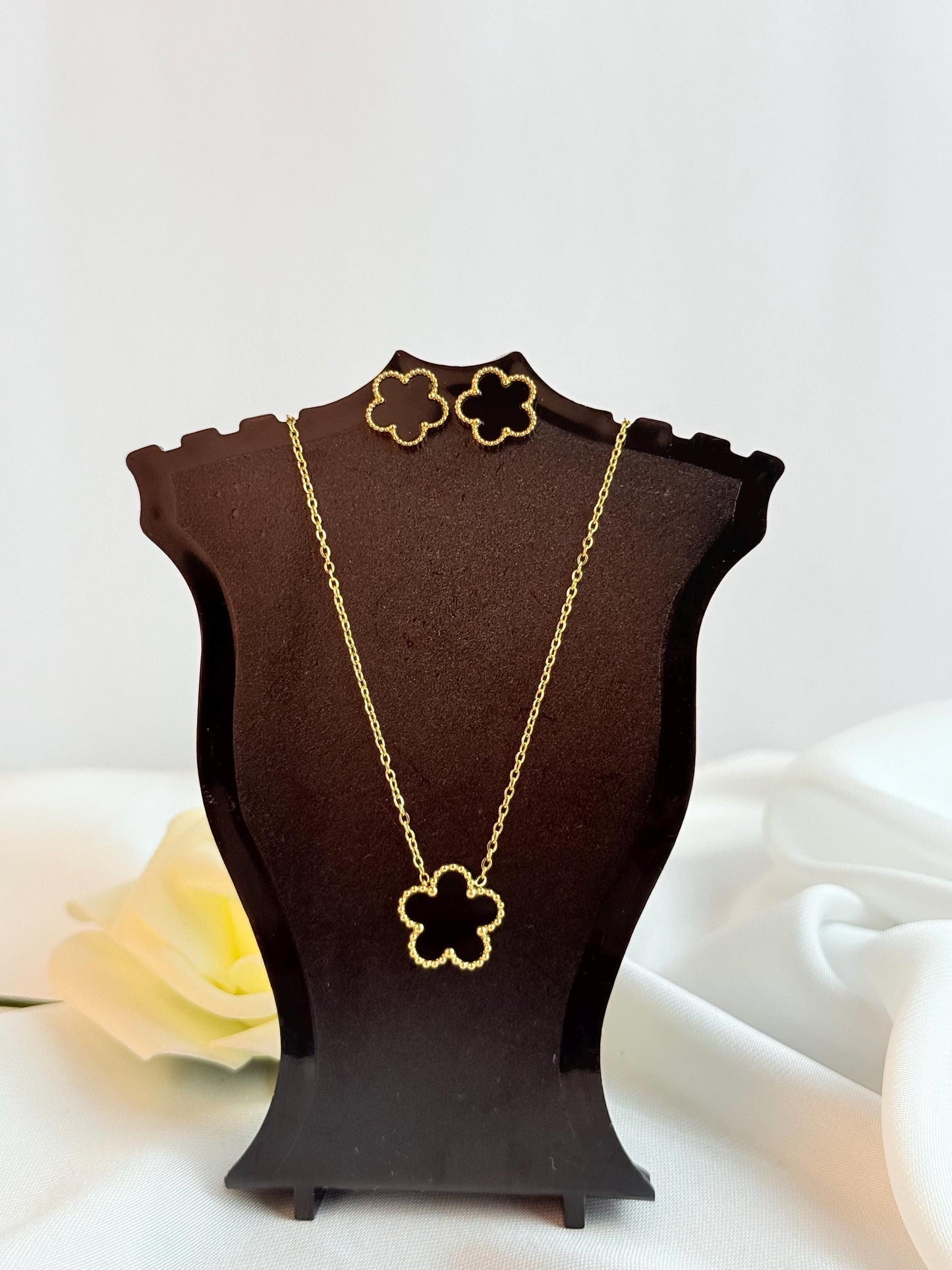 Five Leaf Black Clover Necklace Set