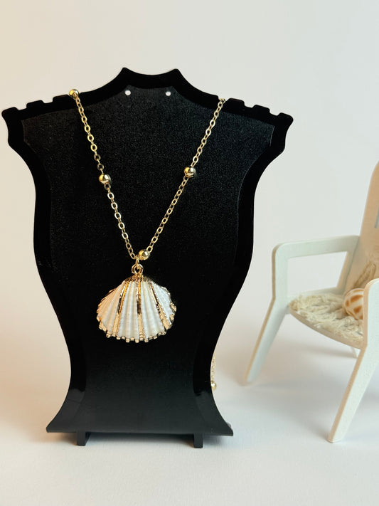 White and Gold Medium sized Natural Shell necklace