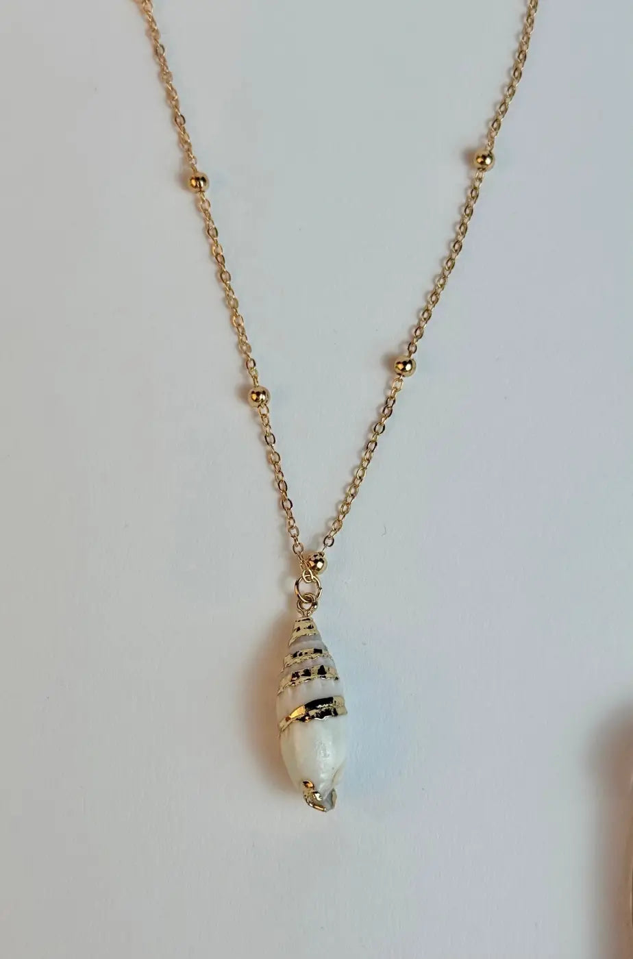 Sea Shell necklace minimal shell Gold Plated Shell necklace - Shell Pendant